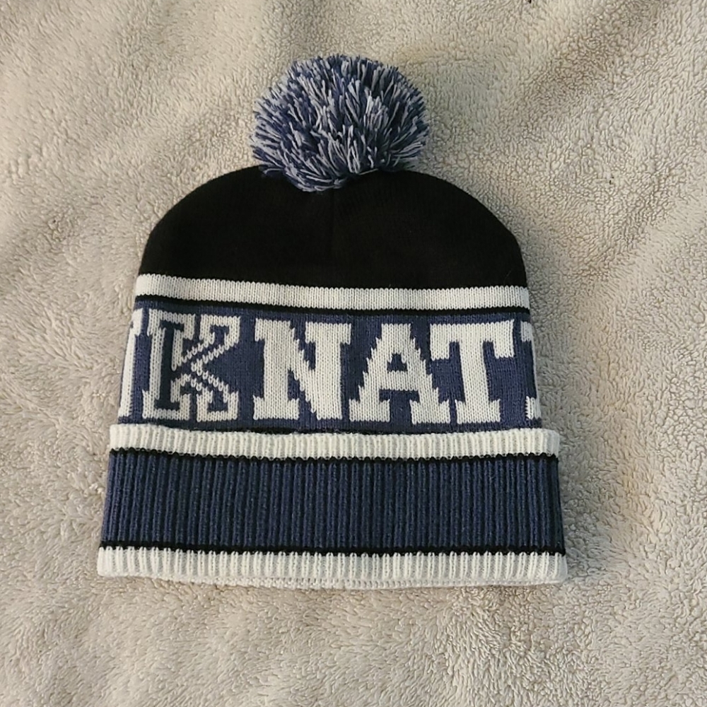 Beanie w pompom from Pink